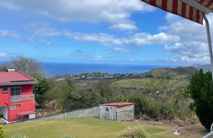 Belle villa F4 avec vue mer et montagne Pel&eacute;e - LE MORNE-VERT