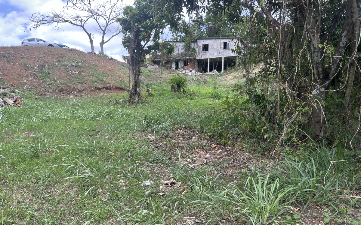Rivi&egrave;re-Pilote Terrain constructible 860 m&sup2; 135 000 euros FA