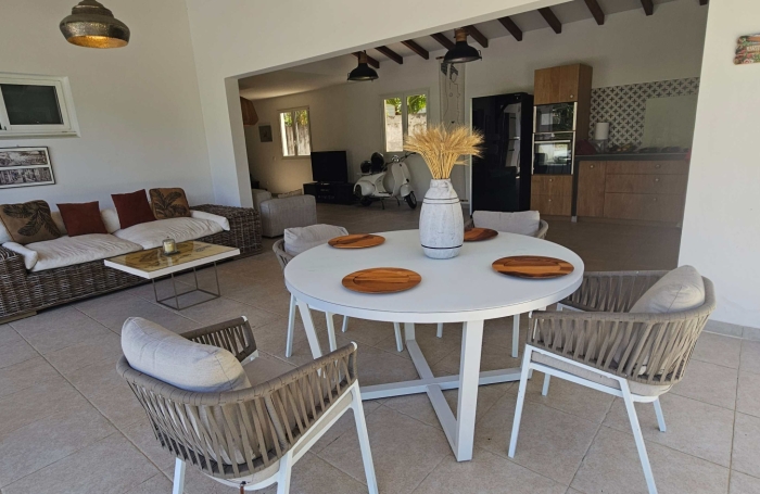 Belle maison F4 en dur avec piscine, jardin au calme dans la nature