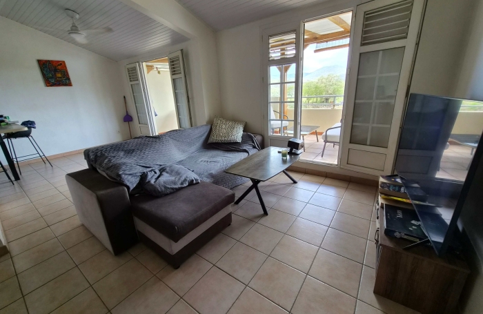 Spacieux F3 au dernier &eacute;tage avec grande terrasse et box
