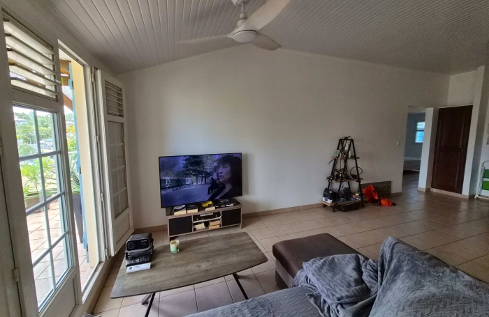 Spacieux F3 au dernier &eacute;tage avec grande terrasse et box