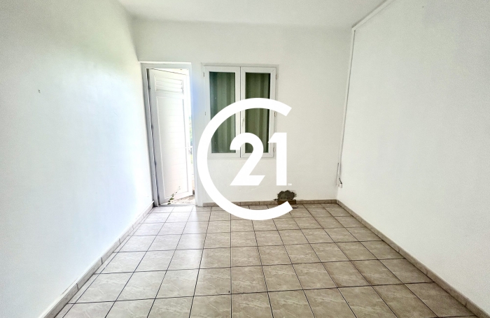 Location Appartement 77.00m&sup2; 3 pièces Sainte Marie