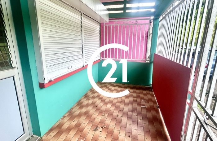 Location Appartement 77.00m&sup2; 3 pièces Sainte Marie
