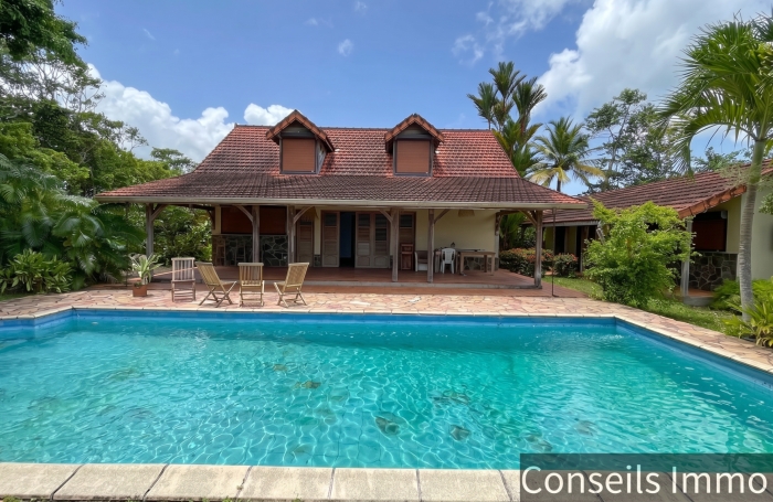 Villa cr&eacute;ole F6 + d&eacute;pendance ind&eacute;pendante & piscine - Le Robert