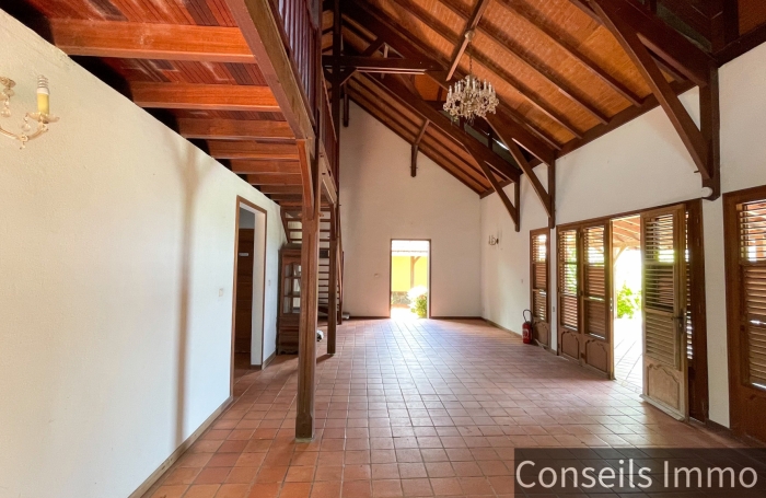 Villa cr&eacute;ole F6 + d&eacute;pendance ind&eacute;pendante & piscine - Le Robert