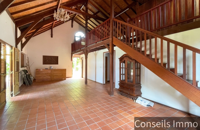 Villa cr&eacute;ole F6 + d&eacute;pendance ind&eacute;pendante & piscine - Le Robert