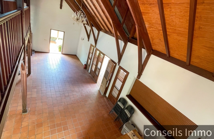 Villa cr&eacute;ole F6 + d&eacute;pendance ind&eacute;pendante & piscine - Le Robert