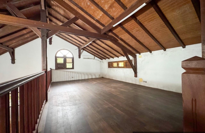 Villa cr&eacute;ole F6 + d&eacute;pendance ind&eacute;pendante & piscine - Le Robert