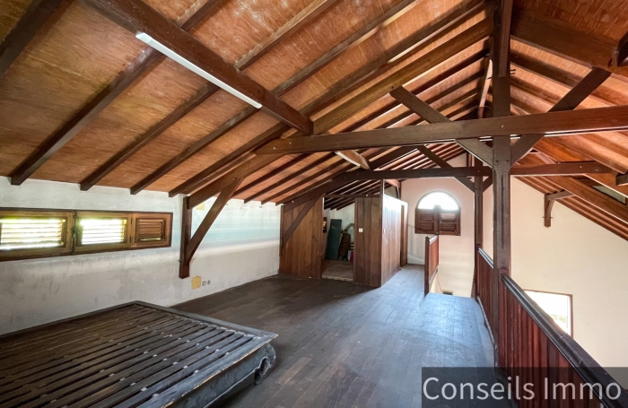 Villa cr&eacute;ole F6 + d&eacute;pendance ind&eacute;pendante & piscine - Le Robert