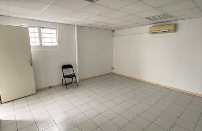 Location Local commercial 25m&sup2; Ducos