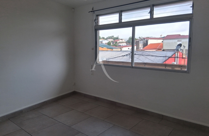 Location Appartement 67.79m&sup2; 3 pi&egrave;ces Saint-Esprit