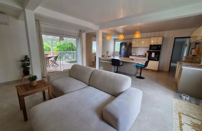 Maison F4 + F5 meubl&eacute; et &eacute;quip&eacute;e en tr&egrave;s bon &eacute;tat.