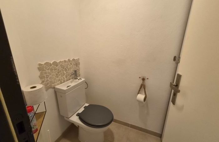 Maison F4 + F5 meubl&eacute; et &eacute;quip&eacute;e en tr&egrave;s bon &eacute;tat.