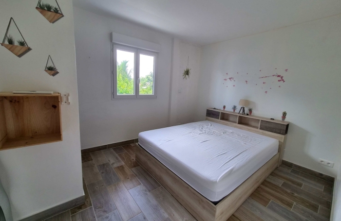 Maison F4 + F5 meubl&eacute; et &eacute;quip&eacute;e en tr&egrave;s bon &eacute;tat.