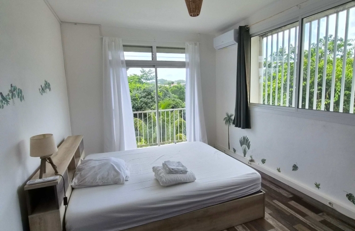 Maison F4 + F5 meubl&eacute; et &eacute;quip&eacute;e en tr&egrave;s bon &eacute;tat.