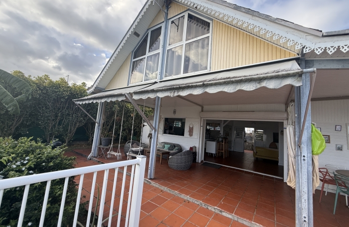 VILLA T4  meubl&eacute; DUPLEX LES PIEDS DANS L EAU