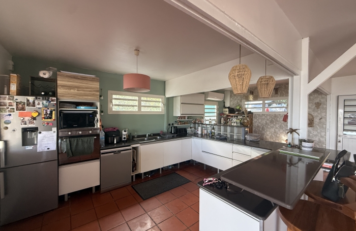VILLA T4  meubl&eacute; DUPLEX LES PIEDS DANS L EAU