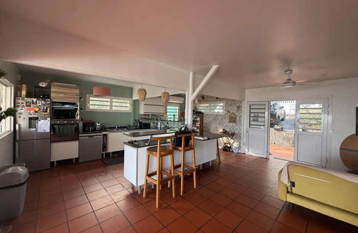 VILLA T4  meubl&eacute; DUPLEX LES PIEDS DANS L EAU