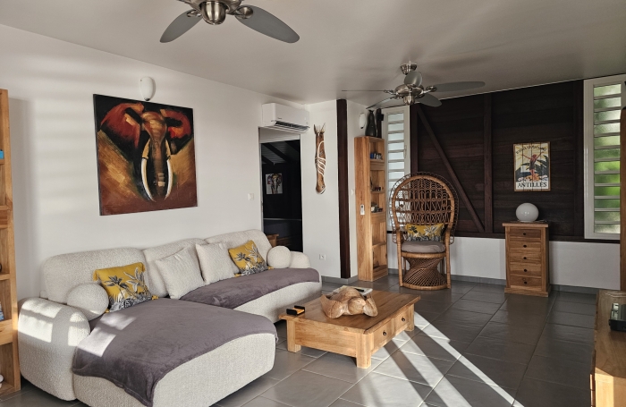 Villa avec vue mer, piscine et fort potentiel locatif   Les Anses-d'Arlet