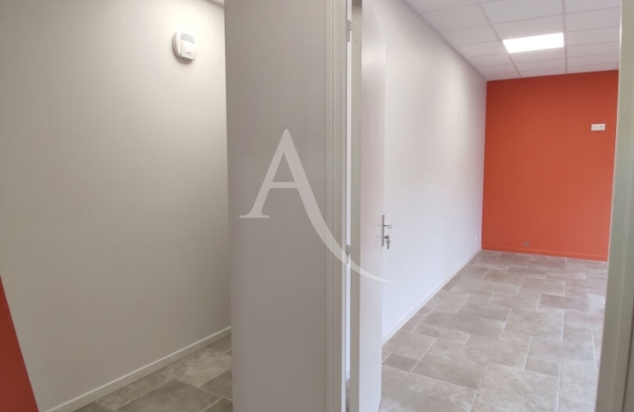 Location Bureaux 71.2m&sup2; Ducos