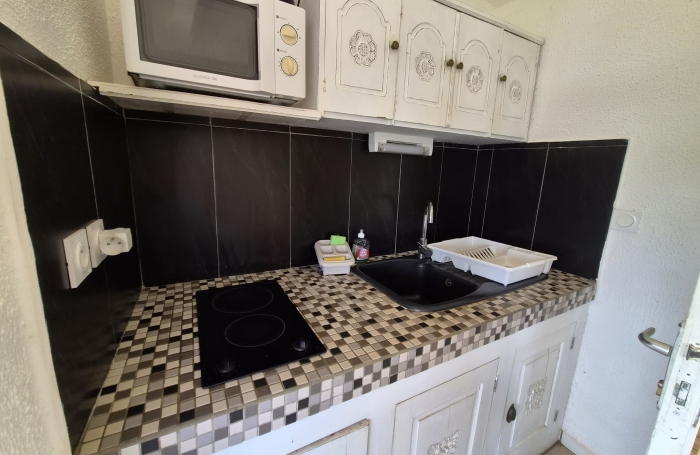 Appartement F2/F3 meubl&eacute; avec vue mer dans r&eacute;sidence avec piscine