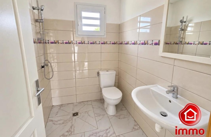Location Local commercial 29m&sup2; 1 pièce Rivi&egrave;re Sal&eacute;e