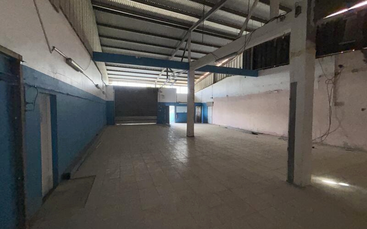 Ducos Champigny &mdash; Entrep&ocirc;t 210 m&sup2; avec bureau