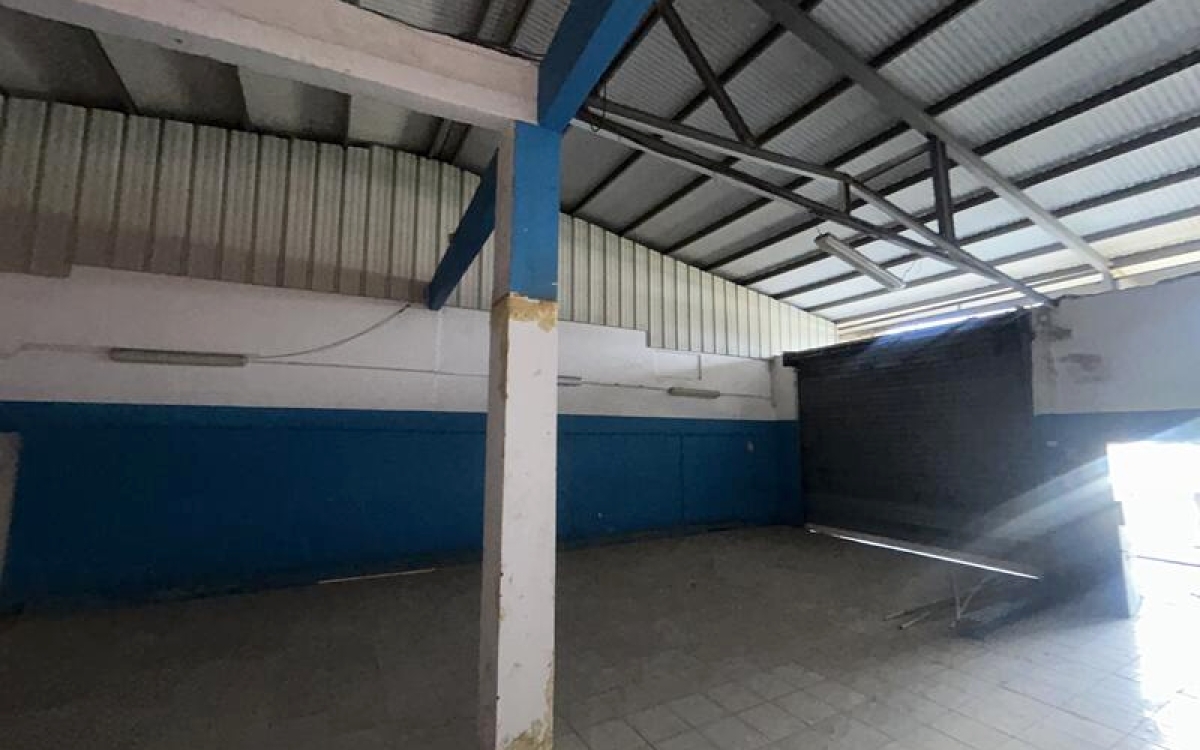 Ducos Champigny &mdash; Entrep&ocirc;t 210 m&sup2; avec bureau