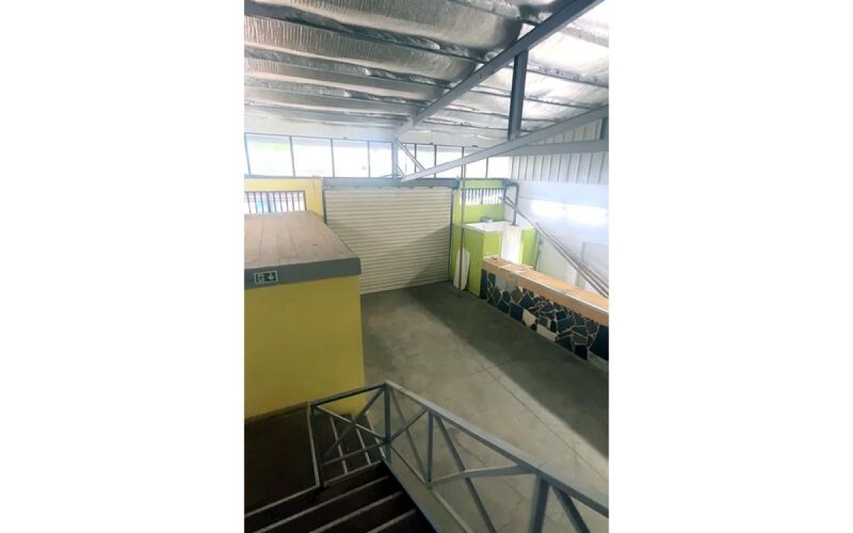 Ducos Champigny &mdash; Local 250 m&sup2; &mdash; 4 250 &euro; HT/mois