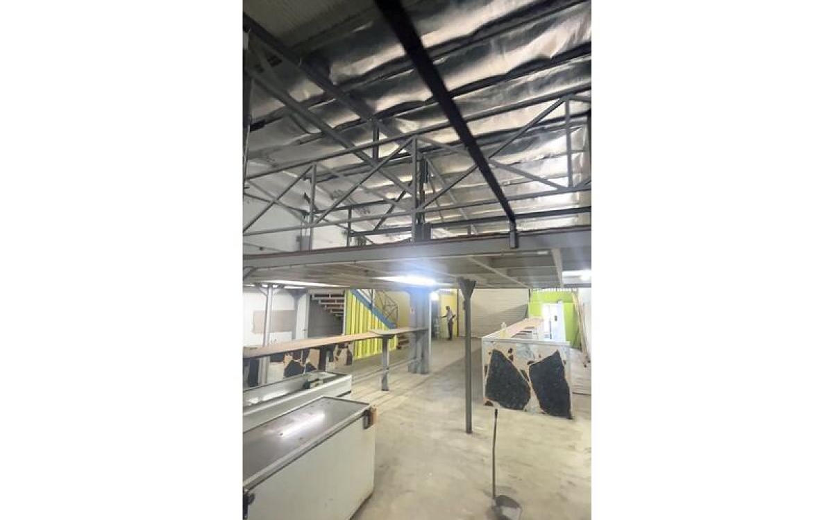 Ducos Champigny &mdash; Local 250 m&sup2; &mdash; 4 250 &euro; HT/mois