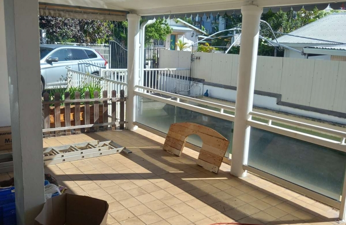 Villa en vente avec 4 pièces à Sainte-Clotilde pour 365000.00 €