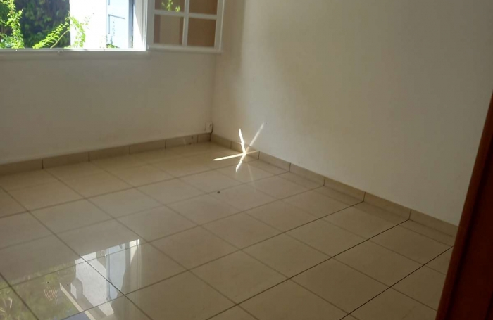 Villa en vente avec 4 pièces à Sainte-Clotilde pour 365000.00 €