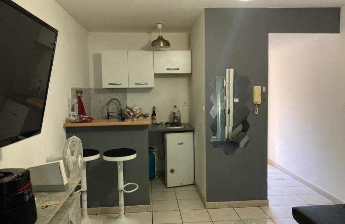 À louer à Sainte-Clotilde : grand STUDIO Meublé de 28 m2