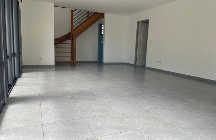 VILLA FAMILIALE ST FRANCOIS LIBRE DE TOUTE OCCUPATION T5/6