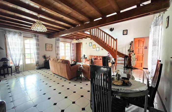 À vendre : Maison spacieuse de 190 m2 sur 2 niveaux