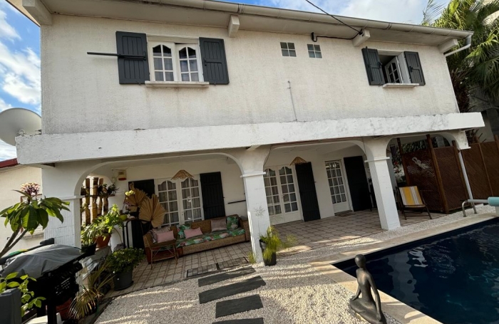 Vente Immeuble 242m&sup2; 9 pi&#232;ces Le Tampon