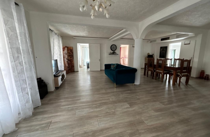 Vente Immeuble 242m&sup2; 9 pi&#232;ces Le Tampon