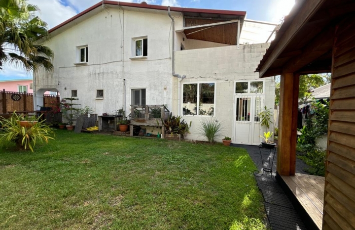 Vente Immeuble 242m&sup2; 9 pi&#232;ces Le Tampon