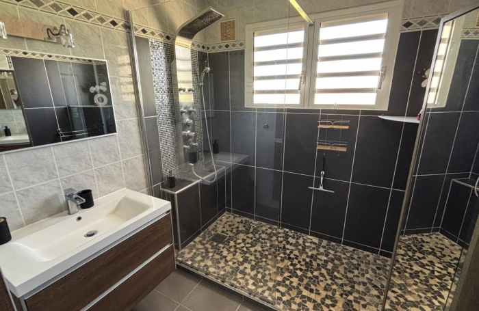 Vente Maison 165m&sup2; 4 pi&#232;ces Sainte Suzanne