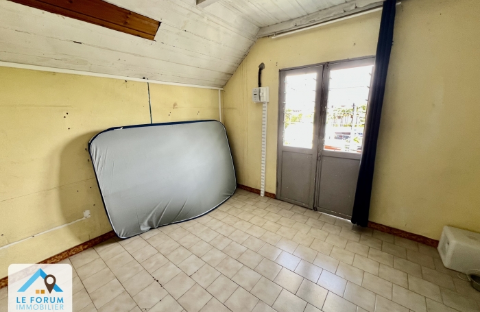 SAINT PIERRE (97410) - CHARMANTE VILLA T6 - À PROXIMITÉ IMMÉDIATE DU CENTRE VILLE