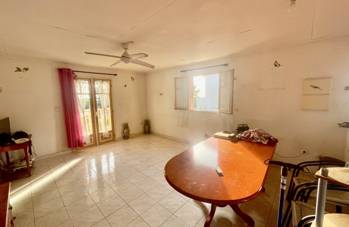 PETITE &Icirc;LE 97429 - VILLA FONCTIONNELLE ET LUMINEUSE - EMPLACEMENT DE CHOIX - FORT POTENTIEL