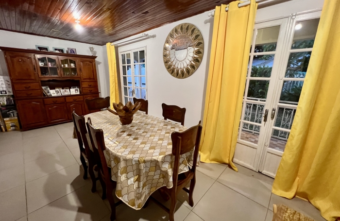 SAINT PIERRE 97410 - BELLE VILLA HABITABLE DE SUITE - EMPLACEMENT DE CHOIX