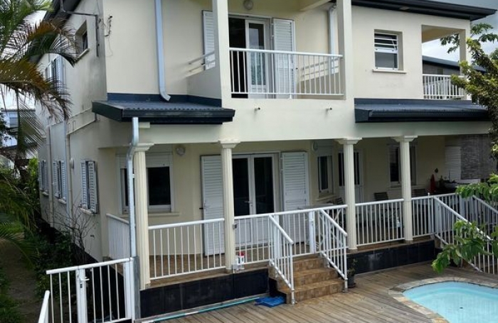 Vente Maison 196m&sup2; 6 pi&#232;ces Sainte Suzanne