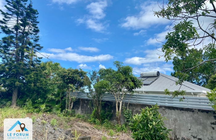 SAINT PIERRE 97410 - TERRAIN PLAT AVEC VUE DEGAGEE - EMPLACEMENT DE CHOIX