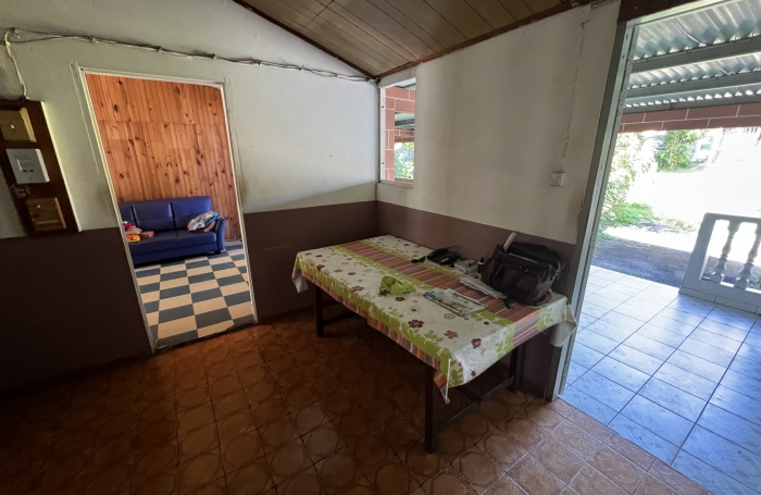 TAMPON 97430 - MAISON DE PLAIN PIED À RAFRAÎCHIR - SECTEUR PRISÉ