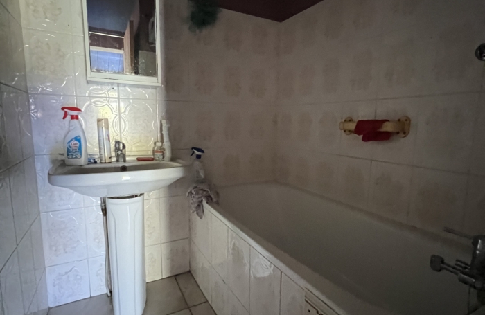 TAMPON 97430 - MAISON DE PLAIN PIED À RAFRAÎCHIR - SECTEUR PRISÉ