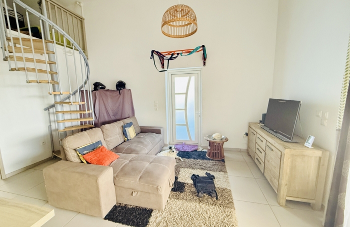 SAINT PIERRE 97410 - VILLA CONFORTABLE ET LUMINEUSE - ENVIRONNEMENT PRISÉ