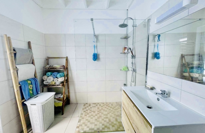 SAINT PIERRE 97410 - VILLA CONFORTABLE ET LUMINEUSE - ENVIRONNEMENT PRISÉ