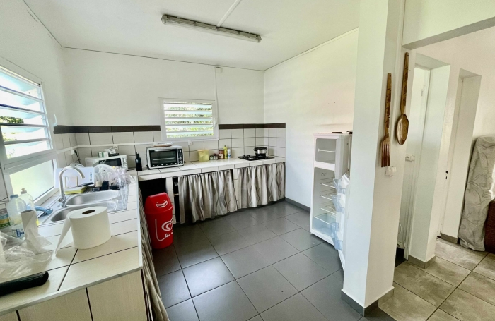 SAINT PHILIPPE 97442 - VILLA À RAFRAÎCHIR - TERRAIN PLAT ET PISCINABLE - ENVIRONNEMENT PRISÉ