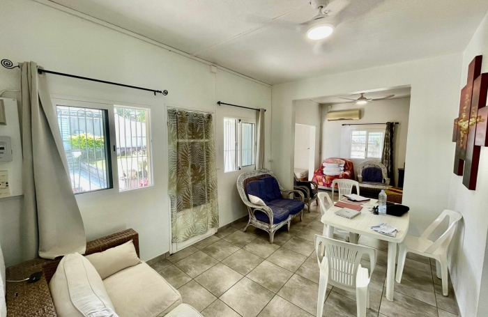 SAINT PHILIPPE 97442 - VILLA À RAFRAÎCHIR - TERRAIN PLAT ET PISCINABLE - ENVIRONNEMENT PRISÉ